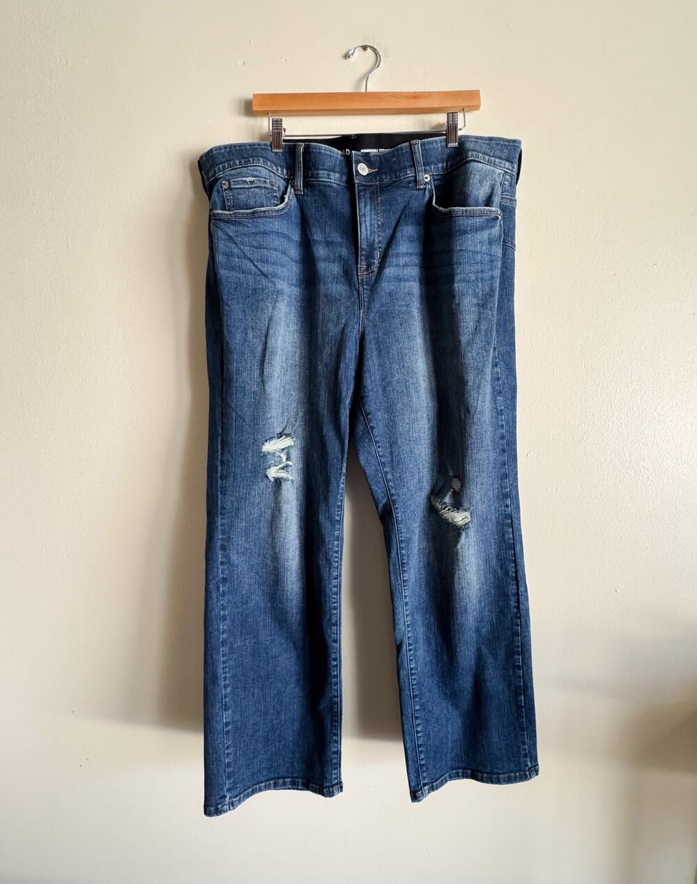 Torrid Bombshell Straight Premium Stretch Distressed High Rise Jeans 24 NWT